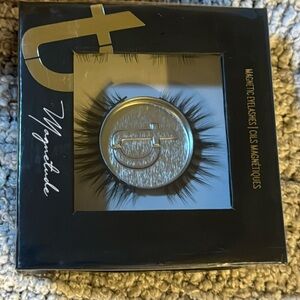 Tori Belle Magnetic Lashes- (can be worn w/ adhesive as well as magnetic liner)
